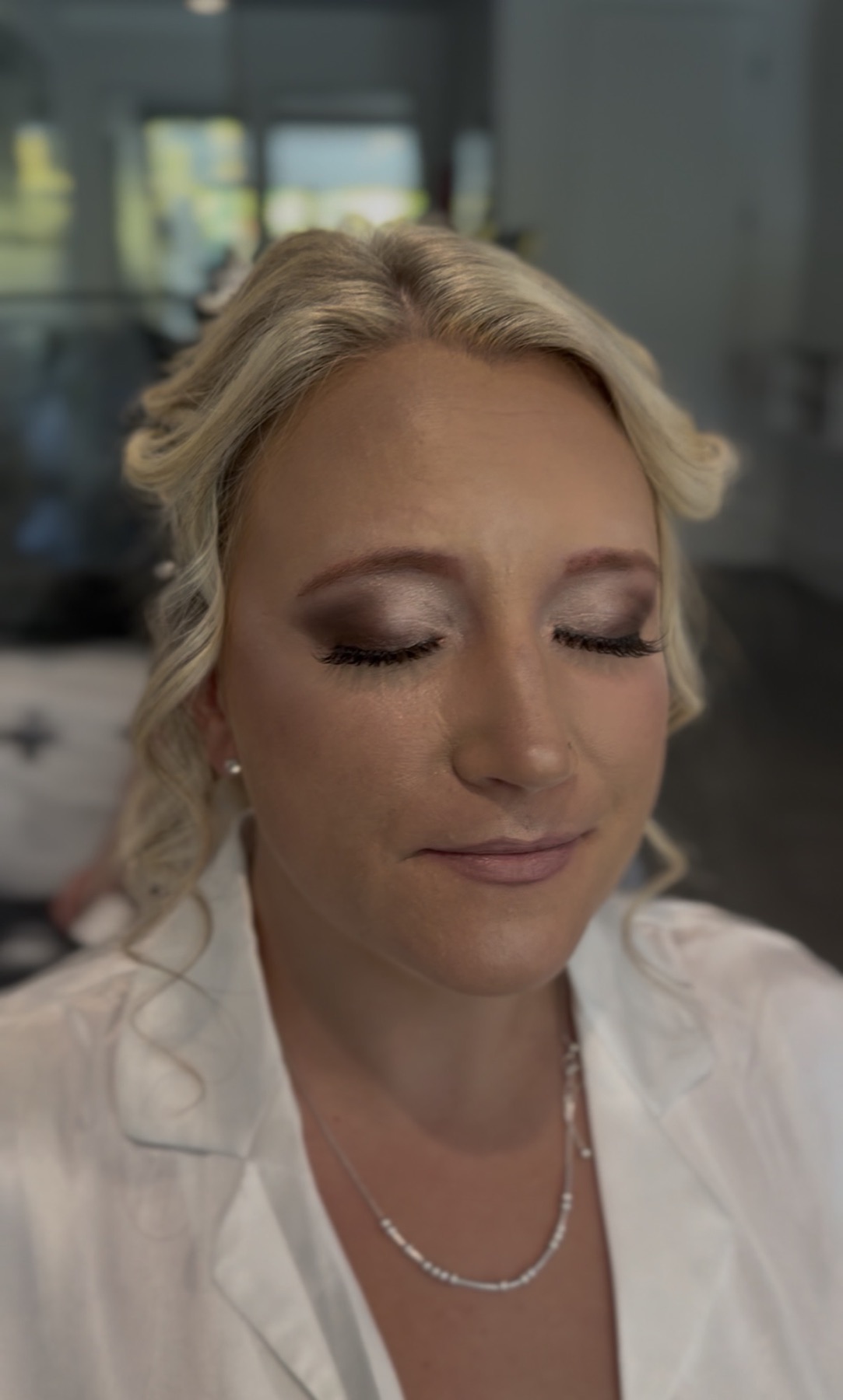 Shimmering bridal eye makeup with soft blonde curls